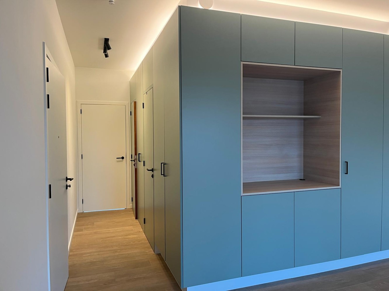 Nieuwbouwappartement te huur met 2 slaapkamers in “Huize Art Deco”. Uniek in opbouw en materialen. Negatief E-peil. - foto 5