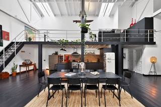 Discover this exceptional city loft, situated in a truly unbeatable location in the heart of Antwerp. An oasis of light, space and comfort in...