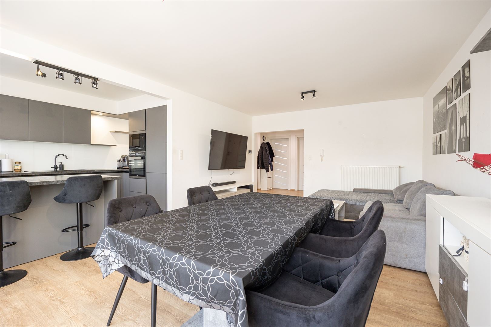 Move-in ready gem among the parks - photo 5