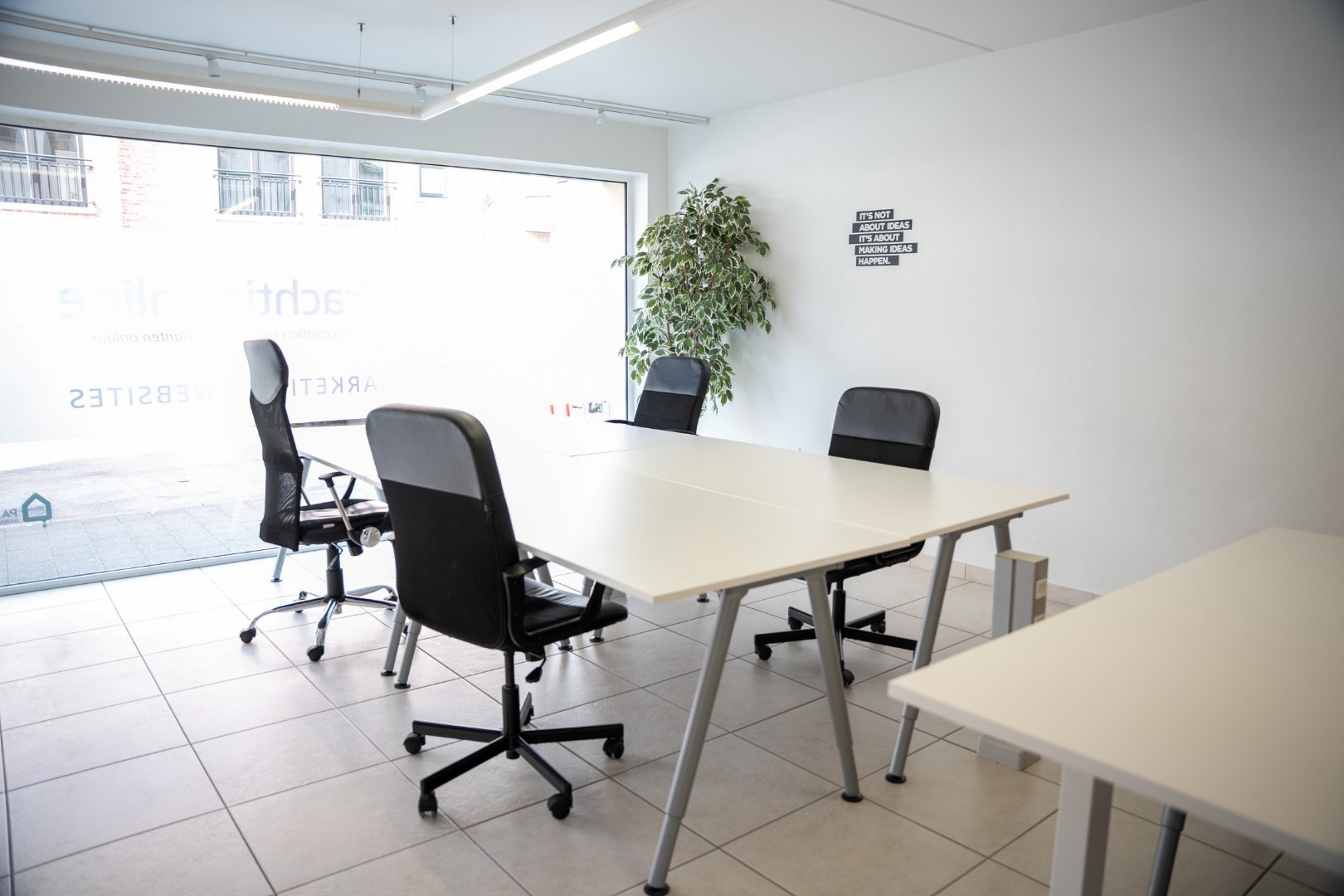 Instapklare handelsruimte met commerciële topligging in het hart van Geel - foto 4