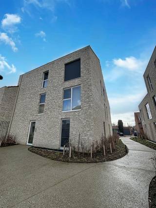 Het prachtige appartement dat we alhier te huur aanbieden is gelegen op de recente site "Begijnhof" in Stabroek vlakbij winkels, Picolo...