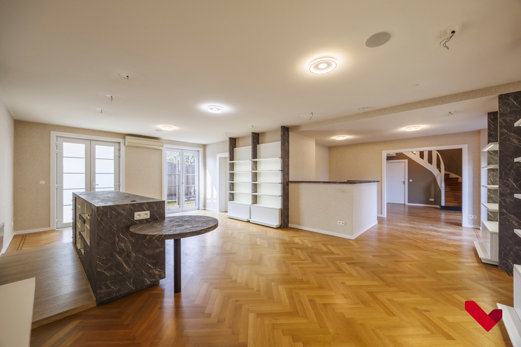 Exclusieve commerciële villa met mogelijkheden op toplocatie - foto 3