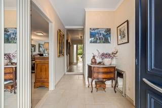 Ben je op zoek naar een instapklare woning met veel ruimte en luxe extra’s? Deze charmante bungalow in Sint-Pauwels biedt met haar 3...