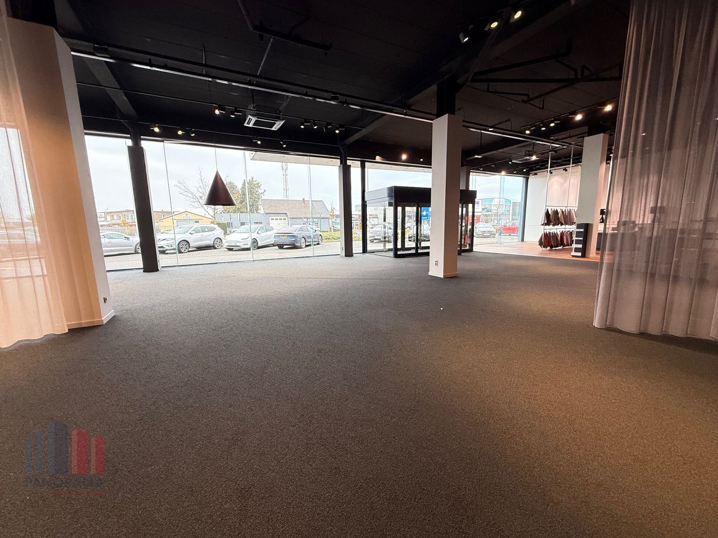 785 m² Showroom langs Bergensesteenweg met VISIBILITEIT - foto 2