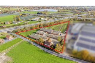 Terrain industriel d'environ 15 370 m² avec visibilité depuis le Ring/R32, Roeselare-Ardooie.Situé le long du complexe d'entrée et de sortie de...