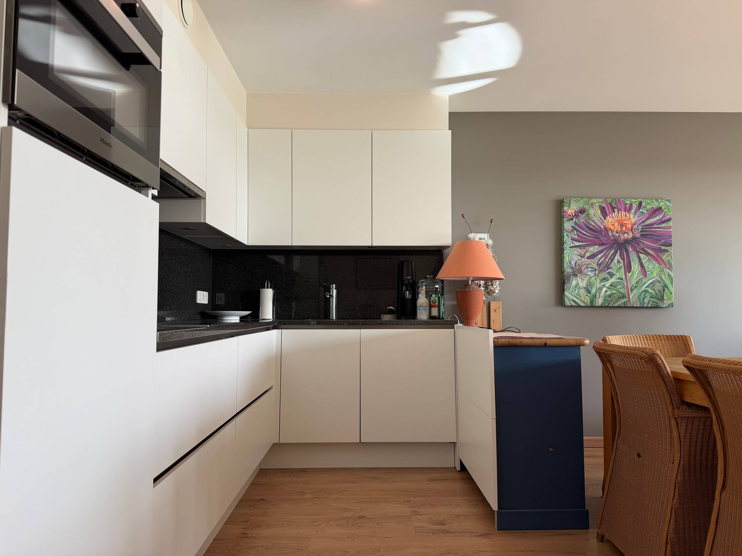 Energiezuinig 2-slaapkamerappartement met zonnig terras te huur in De Haan! - foto 4