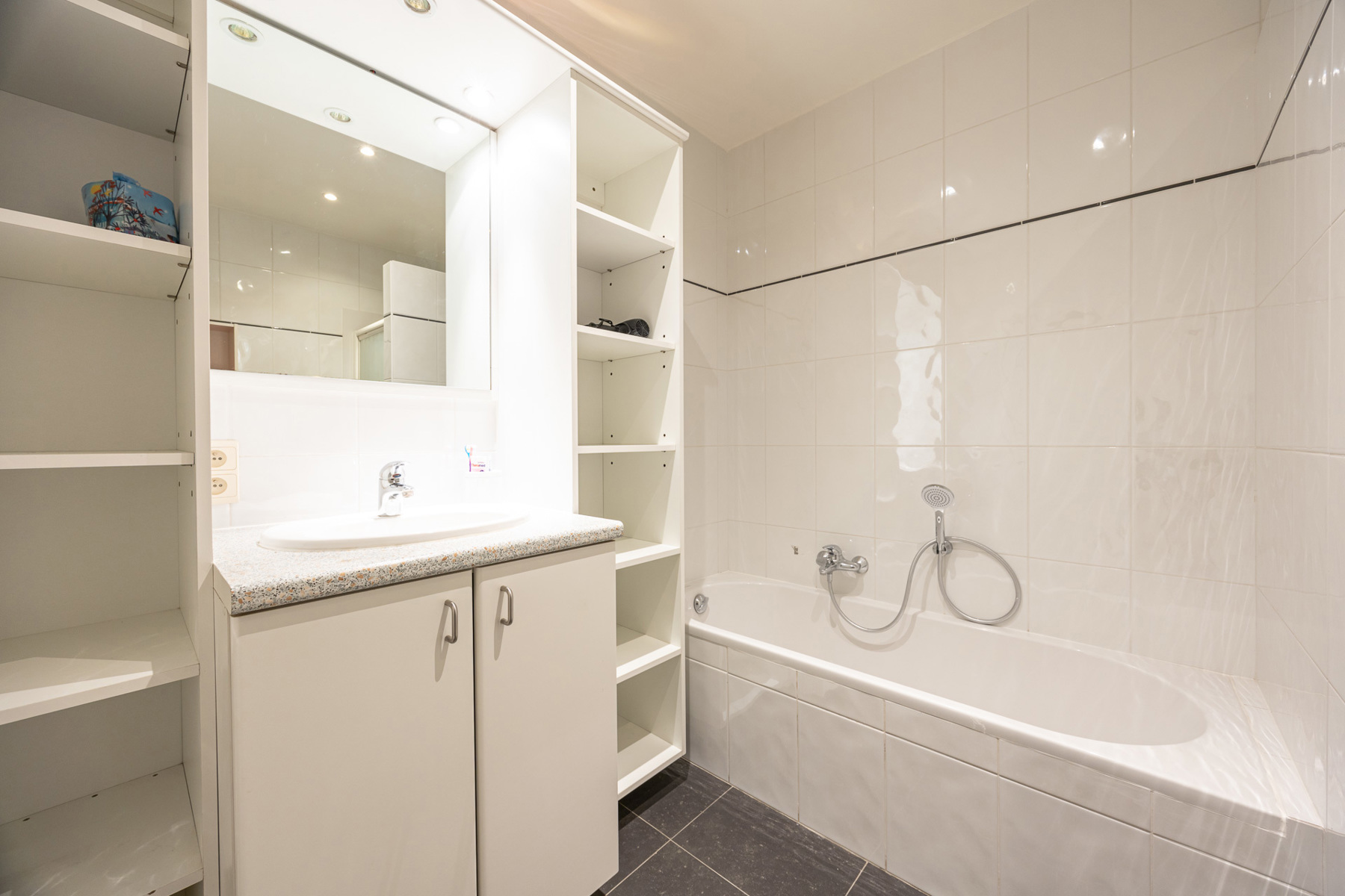 Duplex nabij centrum van Hoevenen – instapklaar & met garage - foto 4