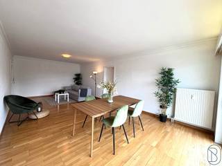 Ruim lichtrijk goed onderhouden APPARTEMENT met 3 slaapkamers, TERRAS en GARAGE. Super gelegen in het centrum van Harelbeke met mooi zicht!...