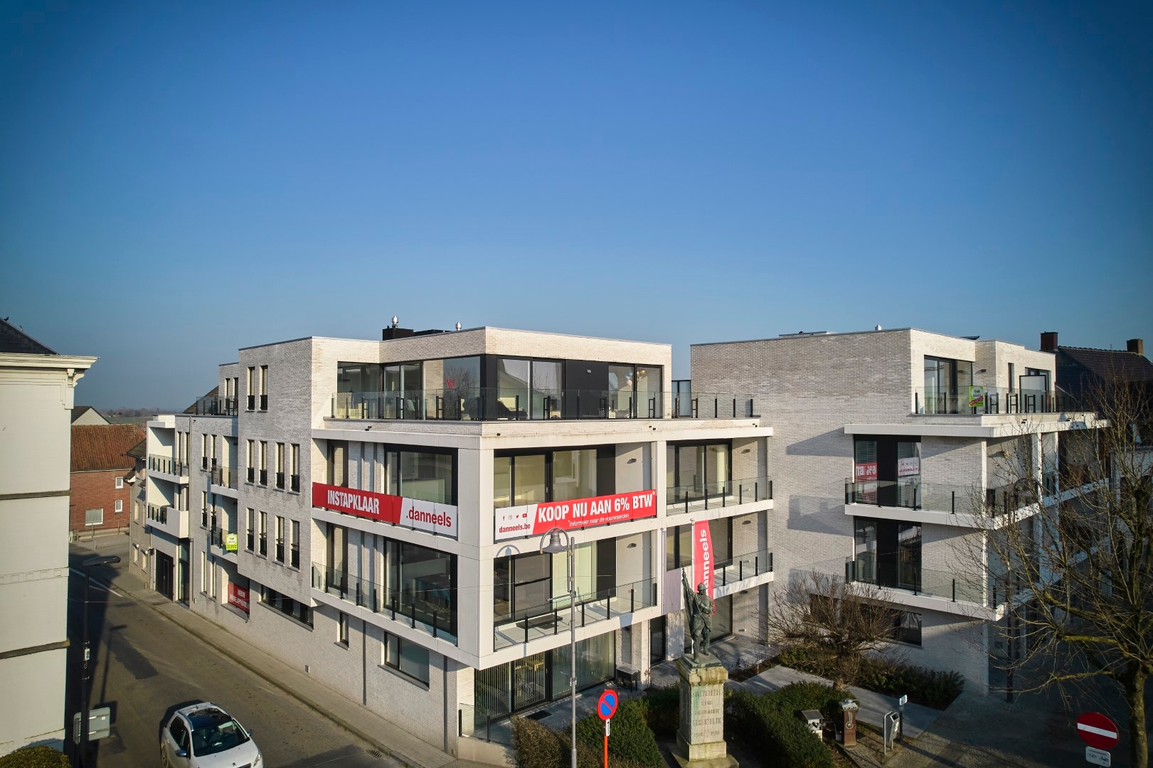 Parkeerplaatsen te koop in garage op de markt van Zwevezele - foto 4