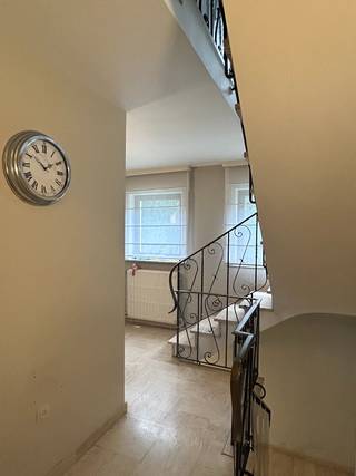 Gelegen in één van de meest gegeerde lanen van Tervuren, biedt deze luxueuze villa aan de Rotselaerlaan 58 een uitzonderlijke woonkwaliteit op...