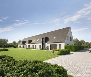 Lot 28 is een hedendaagse halfopen woning waar rust, ruimte en comfort perfect samenkomen. Met 3 volwaardige slaapkamers en een doordachte indeling vormt dit de ideale thuis voor gezinnen of koppels. De woning beschikt over een buitenberging, 1 autostaanplaats en een aparte zone voor fietsen.
Je woont hier in het hart van Menen: een rustige en centrale omgeving met alle voorzieningen dichtbij, waar historische charme en hedendaags wooncomfort hand in hand gaan, met vlotte verbindingen naar Kortrijk en Ieper.
De woning wordt volledig afgewerkt opgeleverd: keuken, badkamer en vloeren zijn inbegrepen. Ook de materialen en afwerking kies je volledig zelf. Zo geef je deze woning echt een persoonlijke toets.
Op vlak van energie geniet je van alle moderne comfort. Dankzij de warmtepomp, vloerverwarming en zonnepanelen woon je energiezuinig en comfortabel. Met een E-peil van 10 ben je bovendien helemaal voorbereid op de toekomst.
Meer weten over deze woning? Neem contact op met onze bouwadviseur of vraag vrijblijvend de projectbrochure aan.