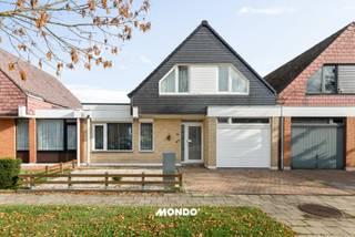 Op zoek naar een instapklare woning op een rustige locatie? Deze charmante en goed onderhouden woning combineert ruimte, licht en gezelligheid op...