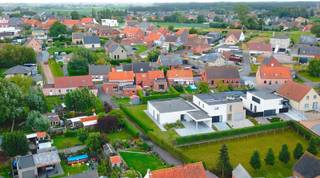 Nabij het centrum van Houthulst, gelegen in een rustige verkaveling, bieden we u dit waardevolle perceel bouwgrond aan. Dit lot bouwgrond...