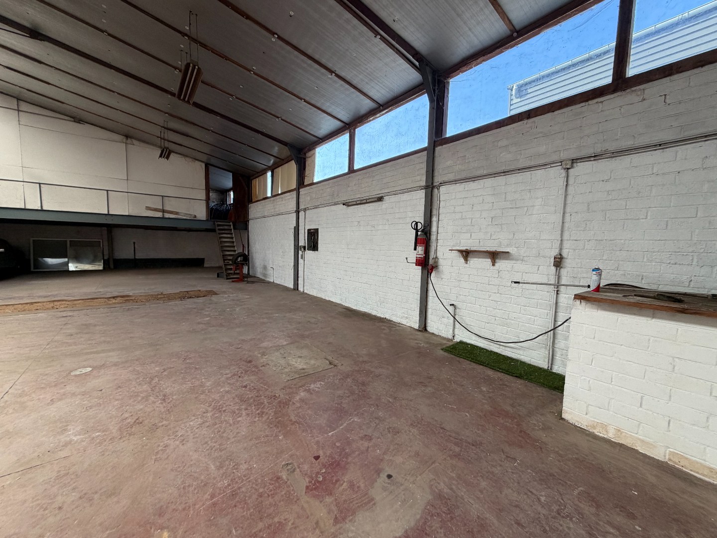 Ruime opslagruimte (±200–250 m²) met vlotte toegang in Zulte - foto 2