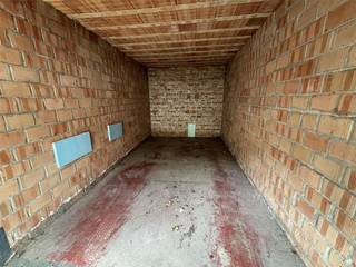 Deze afgesloten garagebox is gelegen in een afgesloten Residentie genaamd 'Flora' nabij de Zeedijk te Oostende-Mariakerke.Via een automatische poort...