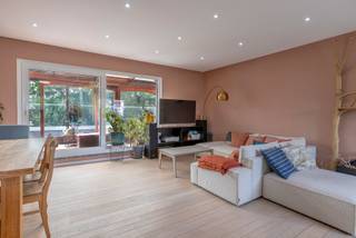 Lichtrijk en ruim penthouse met 52m² terras en garage in rustige buurtIn een verzorgd en kleinschalig gebouw met lift (6 units) bevindt zich op de...
