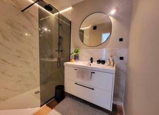 Volledig gerenoveerd appartement met 2 grote terrassen. Iconisch uitzicht!Nieuwe, volledig geïnstalleerde, keuken met kwaliteitsvolle toestellen,...