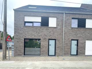 Energiezuinige woning te huur in centrum Vichte - goede ligging nabij winkels en openbaar vervoer IndelingInkomhal met ingebouwde kasten en apart...