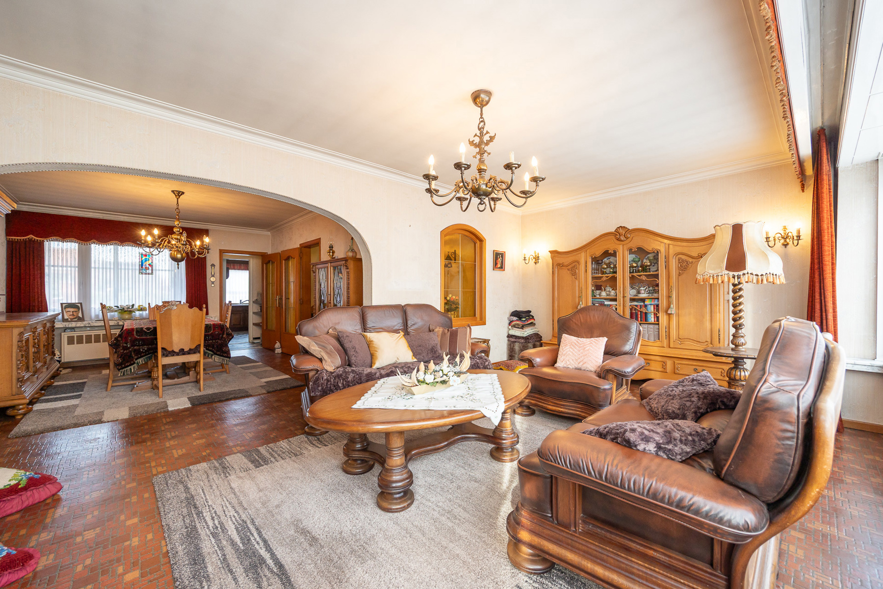 Handelshuis met 3 slaapkamers, mooie tuin en garage  - foto 5