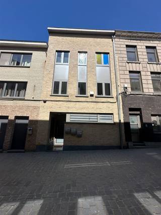 Situé dans le centre de Geraardsbergen, cet appartement se trouve à proximité de nombreux restaurants et magasins.L'appartement se compose d'un...