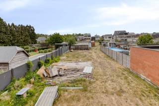 Deze woning is zeer gunstig gelegen in een doodlopende straat te Mol - Ginderbuiten, op wandel-/fietsafstand van scholen, station, openbaar...