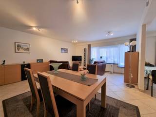 Appartement très bien situé, à proximité du centre et de la plage de Heist. En plus de sa bonne disposition, l'appartement dispose de 3 chambres...