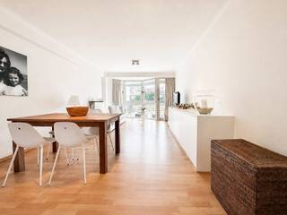 Cet agréable appartement bénéficie d'un emplacement central à proximité de la mer, de la place Van Bunnen et de l'avenue Dumortier, à quelques pas du centre commercial. Il comprend un hall d'entrée avec vestiaire et toilettes séparées, un espace de vie lumineux avec cuisine ouverte et accès à la terrasse à l'avant. Il dispose également de deux chambres à coucher spacieuses, qui donnent toutes deux accès à la terrasse ensoleillée orientée sud à l'arrière. L'une des chambres est équipée d'une salle de douche attenante et il y a également une salle de bains séparée. Un débarras privé en sous-sol est inclus.<br /><br />N’hésitez pas à nous contacter pour plus d’informations : tél. : 050 62 44 14 ou via knokke@immax.be