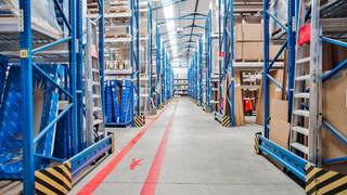 Oppervlakte magazijn: 2.142 m².Structuur:- Funderingen in gewapend beton.- Staalskeletstructuur met invulwanden in metselwerk van baksteen...