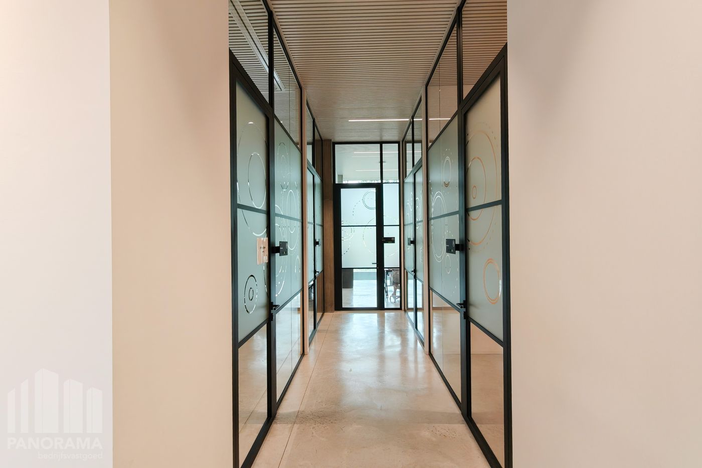 633 m² HIGH-END KANTOREN OP TOPLOCATIE LANGS DE E40 TE OOSTKAMP - foto 4