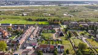 Bouwgrond van 298 m² in centrum Kruibeke (Lot 10)Droomt u van een nieuwbouwwoning op een toplocatie nabij de Kruibeekse Polder maar ook vlak bij...