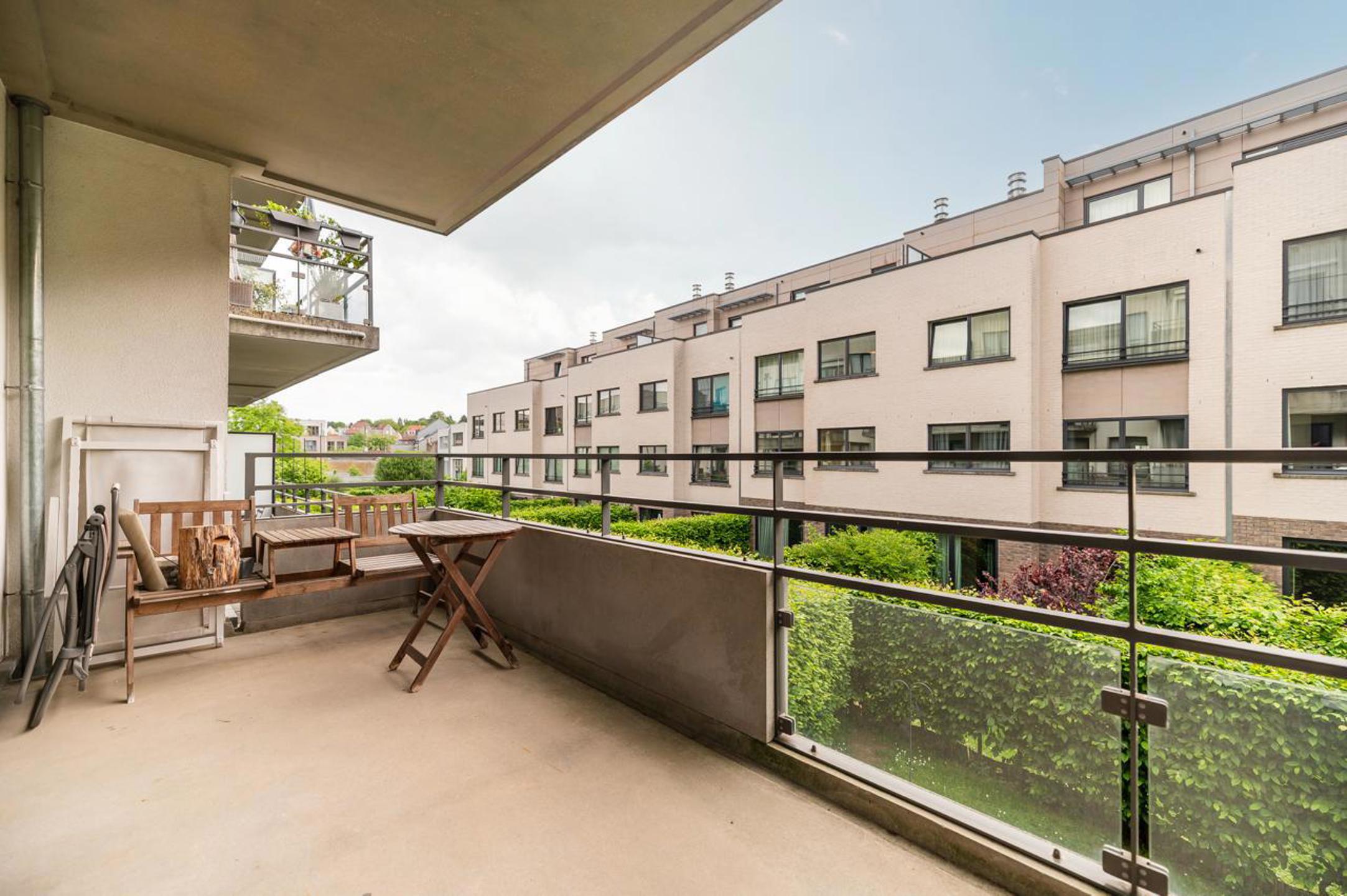 Bel appartement 2 ch + terrasse dans un cadre verdoyant - foto 4