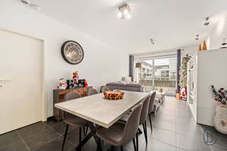 Dit appartement is zeer goed gelegen, en verhuurd aan correcte huurder. Recente bouw, perfect onderhouden, ideale investering! INDELING:...