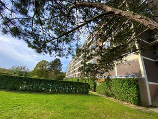 Prachtig 2/3 slpk appartement met gemeenschappelijk zwembad te huur in Herent Het appartement op de 5de verdieping is rustig gelegen in een...