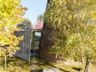 Uniek kantoor met karakter: werken rond een historische molen. 6 privatieve parkeerplaatsen zijn bovendien rechtstreeks voor het gebouw voorzien...