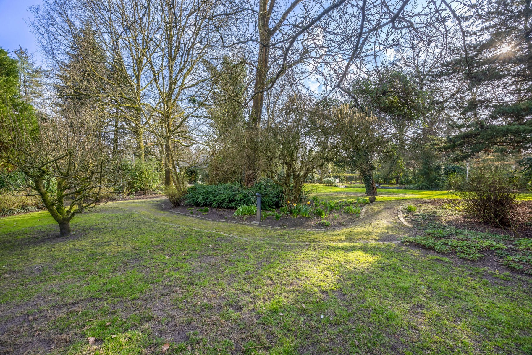 Unieke villa met 4 slpks, 3 bdks, riante garage &amp; guesthouse - foto 4