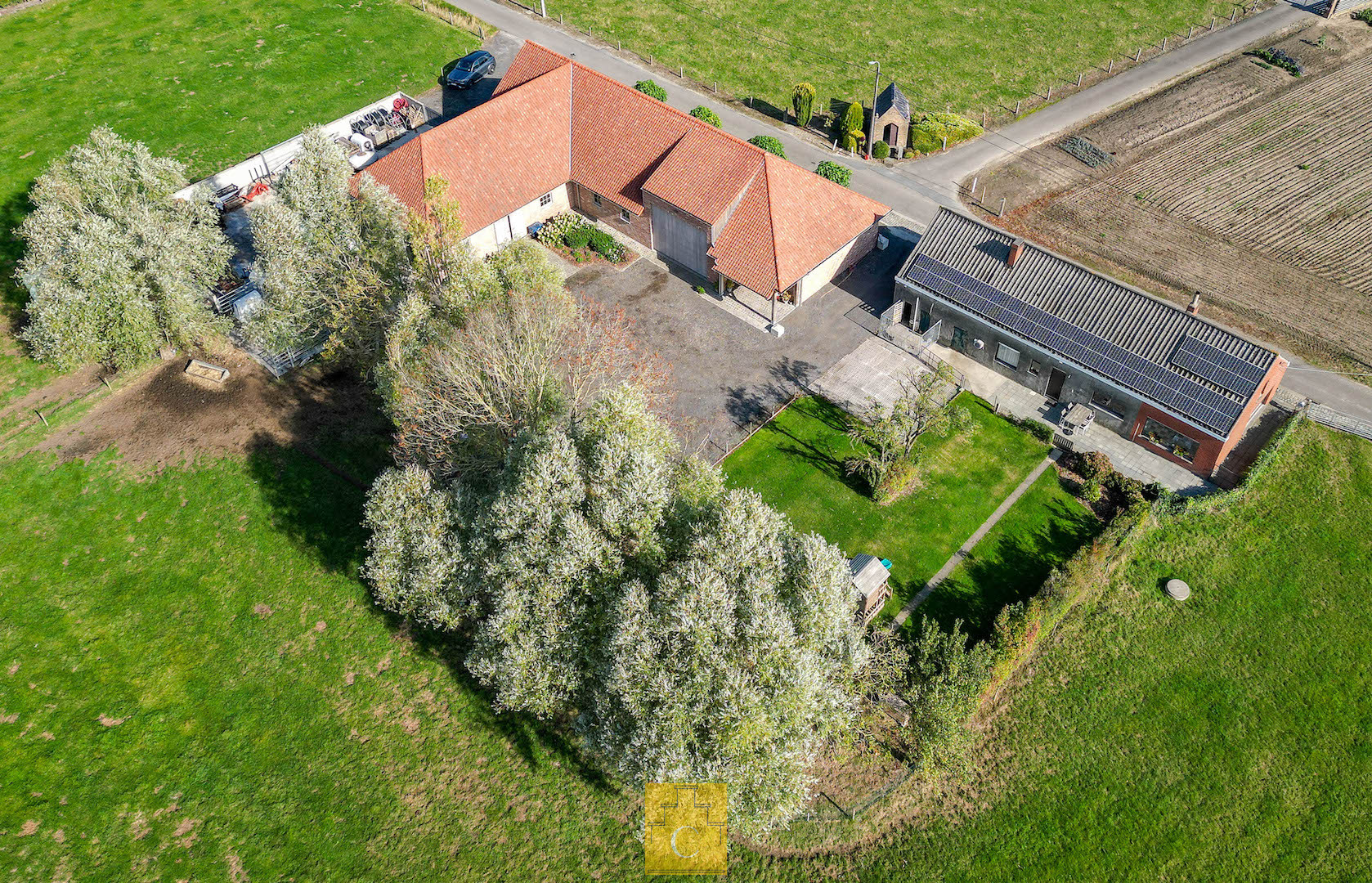 Boerderij met nieuwbouwloods (+400M2) en woning op 11.776 m² - photo 2