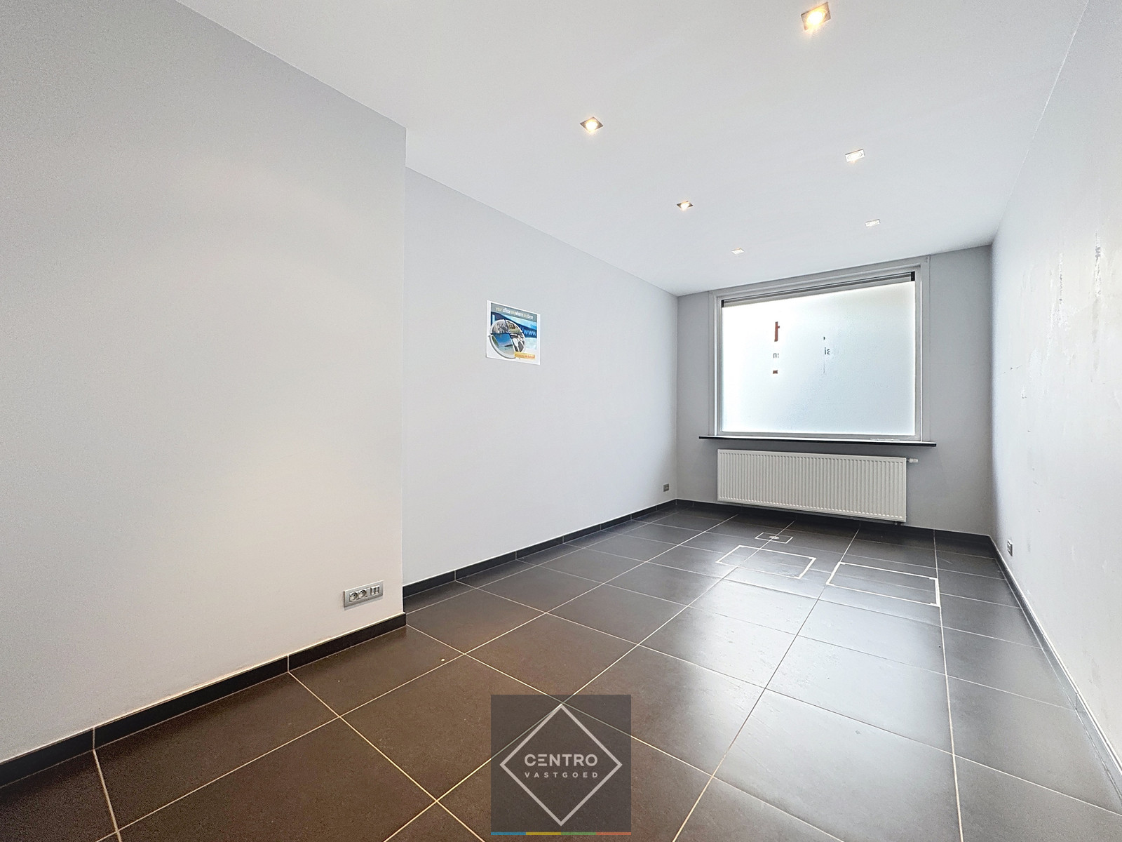 Centraal gelegen kantoor met mogelijkheid tot ruime garage! - foto 2