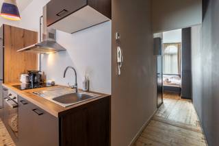 <p>Bel appartement à vendre dans un emplacement de choix, en plein cœur d’Anvers !<br />Situé dans la Lange Nieuwstraat, au deuxième étage, ce charmant appartement de 62 m² bénéficie d’un agencement optimal.</p>
<p>Il comprend un séjour lumineux avec accès à une terrasse d’environ 5 m², un coin cuisine séparé, une salle de bain avec douche, lavabo et toilette, une buanderie pratique ainsi qu’une chambre séparée.</p>
<p>Grâce à sa disposition fonctionnelle et son excellente localisation, cet appartement est idéal pour y vivre soi-même mais également très intéressant comme investissement.</p>
<p>Prix demandé : 280.000 €</p>