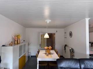 <p><span>Appartement met 2 slaapkamers en garage te huur nabij het centrum van Mol </span></p><p><span>Dit aangename appartement is gelegen op de tweede verdieping, op korte afstand van het centrum en biedt een praktische en comfortabele woonomgeving.</span></p><p><span>Het appartement beschikt over een inkomhal, een leefruimte, een keuken, twee slaapkamers en een badkamer met ligbad en toilet. </span></p><p><span>Daarnaast is er een handige berging aanwezig.</span></p><p><span>Aan de achterzijde bevindt zich een terras waar u rustig kunt genieten van de buitenlucht. </span></p><p><span>Het appartement beschikt bovendien over een garage, wat zorgt voor extra comfort en parkeergelegenheid.</span></p><p><span>Indeling:</span></p><ul><li><span>Inkomhal</span></li><li><span>Leefruimte</span></li><li><span>Keuken</span></li><li><span>2 slaapkamers</span></li><li><span>Badkamer met ligbad en toilet</span></li><li><span>Berging</span></li><li><span>Terras aan de achterzijde</span></li><li><span>Garage</span></li></ul><p><span> </span></p><p><span>Een verzorgd en praktisch appartement op een gunstige locatie, vlakbij het centrum en alle nodige voorzieningen.</span></p><p><span>Let op: dit appartementsgebouw heeft geen lift! </span></p>