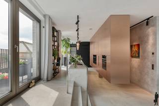 Exclusieve penthouse met waterzicht, luxe afwerking en XXL-terrassenDeze uitzonderlijke penthouse bevindt zich op een toplocatie in Antwerpen, waar...