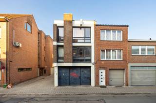 Gerenoveerd appartement met dubbele garage te Turnhout.Ontdek dit recent gerenoveerd appartement gelegen aan de Molenstraat in Turnhout.De woonst...