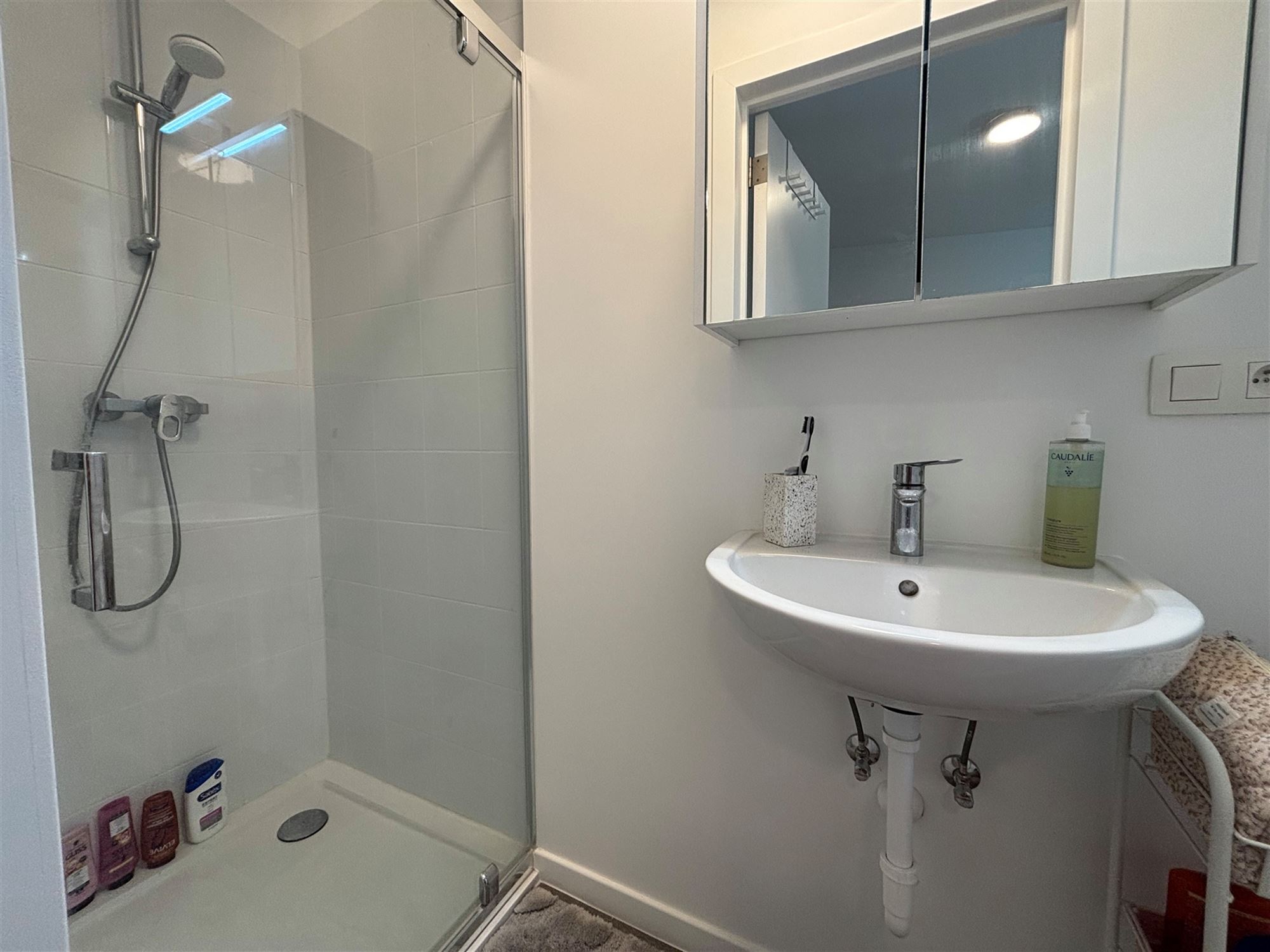 Moderne studentenkamer met privatieve badkamer - foto 4