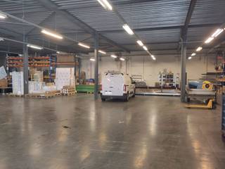 Magazijn te huur in Ninove met vlotte toegang naar de Expresweg. De unit van 1.110 m² vooraan de site beschikt over een hoogte van 4 meter,...