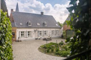 Vous êtes à la recherche d'un bien immobilier d'exception ? Cette authentique ferme carrée, située dans la ville pittoresque de Brakel, est...