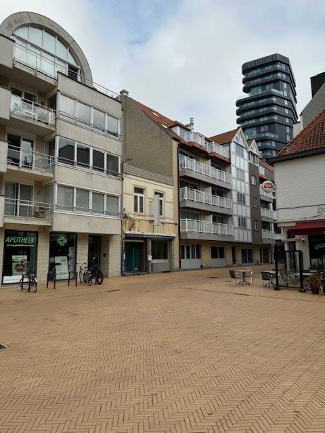 Goed gelegen project grond voor appartementen of handel + appartementen op een gezellig pleintje. - foto 1