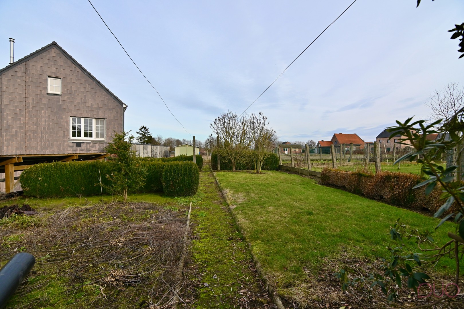 Ruime licht op te frissen woning nabij het centrum van Tienen met 3 slaapkamers op een perceel van 6a 40ca - foto 3