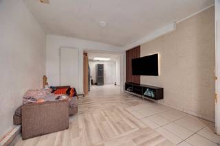 <p><span>Te renoveren woning met 3 slaapkamers op centrale locatie!</span></p><p><span> </span></p><p><span>Ontdek deze charmante, te renoveren woning met een bewoonbare oppervlakte van ca. </span><span>104 m²</span><span>, gelegen op een centrale locatie met vlotte verbinding naar winkels, openbaar vervoer en belangrijke invalswegen. </span></p><p><span> </span></p><p><span>We betreden de woning via de inkomhal die toegang verleent tot de kelder en de leef- en eetruimte. Aansluitend de leef- en eetruimte vindt u de keuken die tal van mogelijkheden biedt. Naast de keuken bevindt zich de badkamer die voorzien is van een bad/douche combinatie, lavabo, toilet en aansluiting voor was & droog.</span></p><p><span> </span></p><p><span>Via een vaste trap bereiken we de eerste verdieping. Deze verdieping is voorzien van 2 slaapkamers. </span></p><p><span> </span></p><p><span>Op de tweede verdieping (zolderverdieping) bevindt zich de master bedroom. </span></p><p><span> </span></p><p><span>Ideaal voor een klein gezin of als investering. </span></p><p><span> </span></p><p><span>Bijzonderheden:</span></p><p><span><br />- Bewoonbare oppervlakte ca. 104 m² (cfr. EPC)<br />- 3 slaapkamers</span></p><p><span>- Momenteel verhuurd aan €1100/maand</span><span><br />- Kelder<br />- Rolluiken aanwezig<br />- centrale ligging nabij winkels en openbaar vervoer</span></p><p><span> </span></p><p><span>Afmetingen zijn indicatief</span></p><p><span> </span></p><p><span>Ben jij geïnteresseerd in deze woning te koop in Merksem, ben je op zoek naar ander vastgoed, een investering of wens je de waarde van jouw eigendom te kennen? Dan ben je bij BOLT Immo aan het juiste adres! Wij helpen jou graag verder.</span><span> </span></p><p><span> </span></p>
