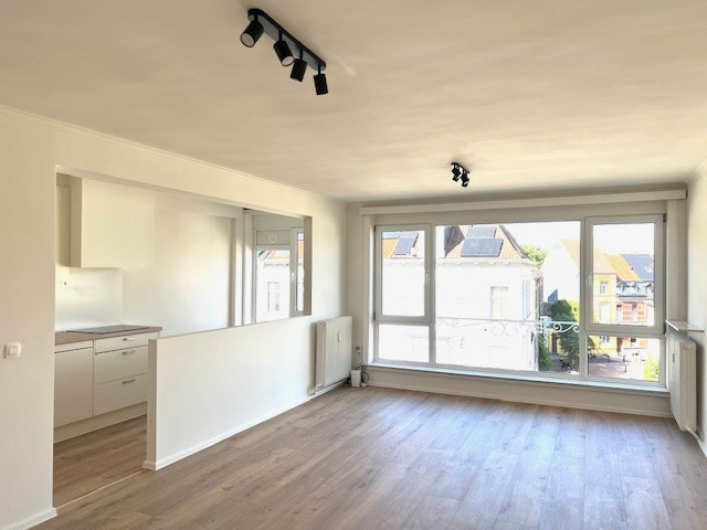 RUIM LICHT GERENOVEERD APPARTEMENT MET 3 SLAAPKAMERS OP EEN ZEER GOEDE LIGGING - photo 5