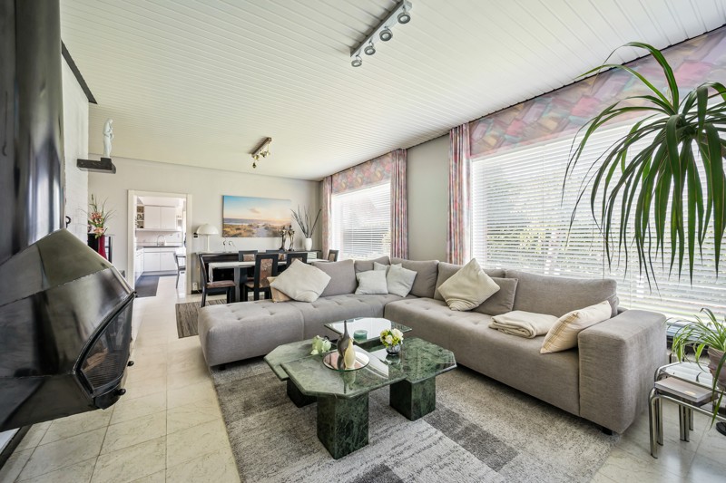 Ruime alleenstaande bungalow met dubbele garage, 3 slaapkamers op een mooi perceel van 900m2 te Torhout - foto 4