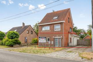 Rustig gelegen gelijkvloers appartement van +/- 71m² te Leopoldsburg met gastentoilet, inkomhal (rechts), open leefruimte en keuken, kelder,...